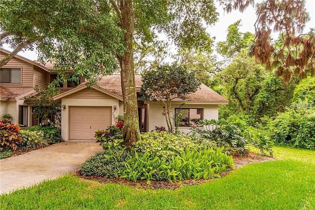 1900 WHISPERING WAY TARPON SPRINGS, FL 34689