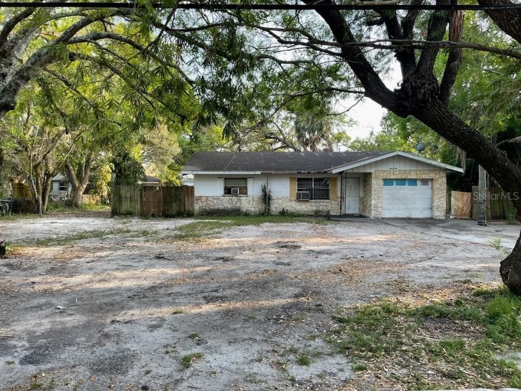 102 12TH AVENUE E BRADENTON, FL 34208