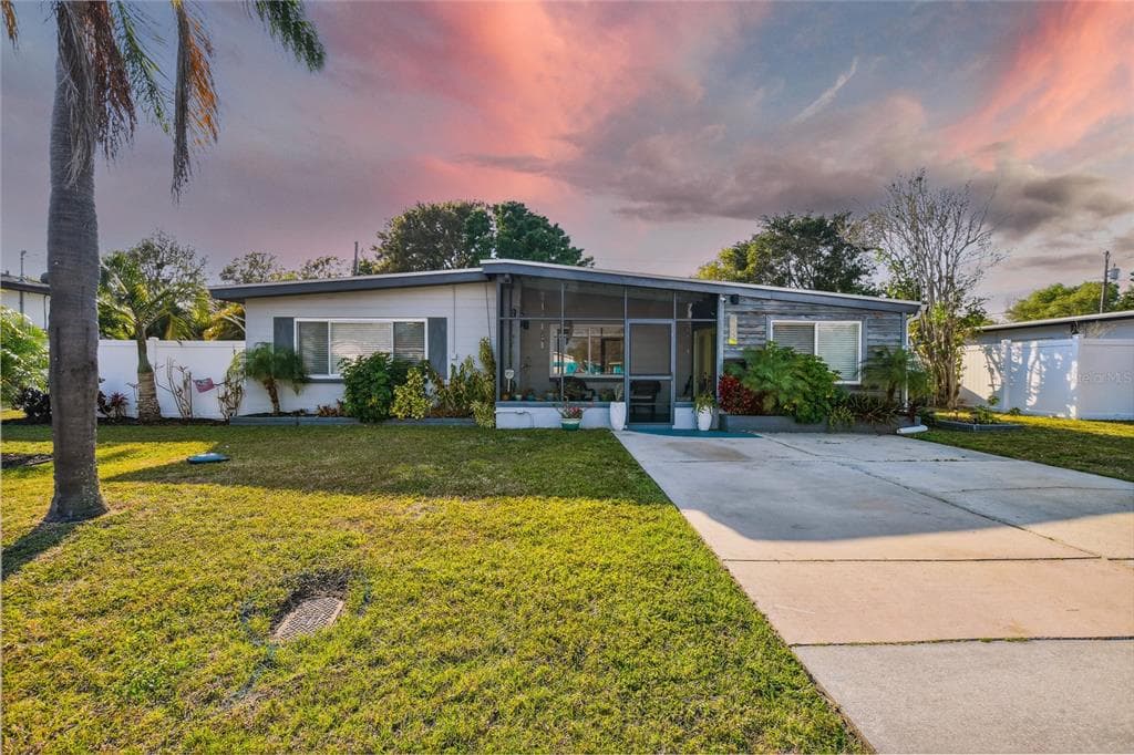 1926 NORFOLK STREET N ST PETERSBURG, FL 33710