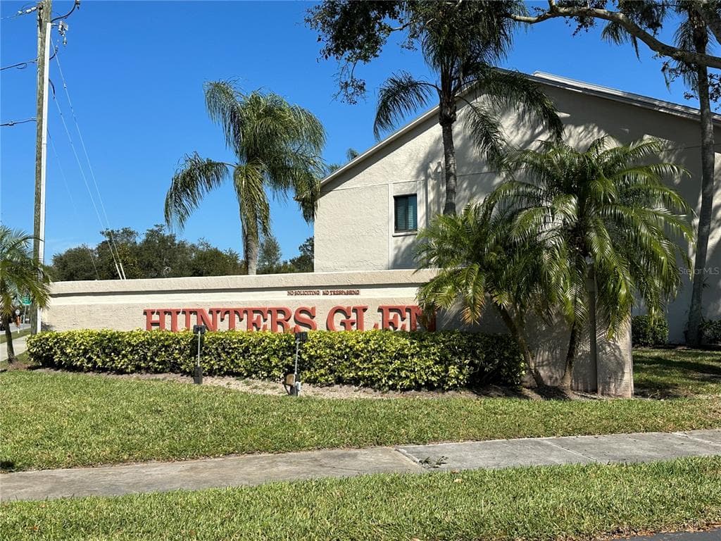2087 HUNTERS GLEN DRIVE UNIT 111 DUNEDIN, FL 34698