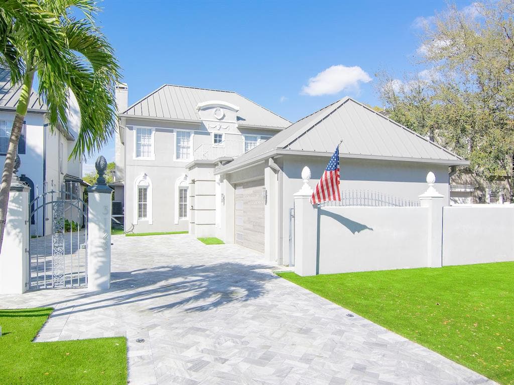 3123 W KNIGHTS AVENUE TAMPA, FL 33611