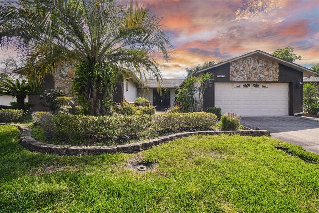 7520 TALL TREE COURT