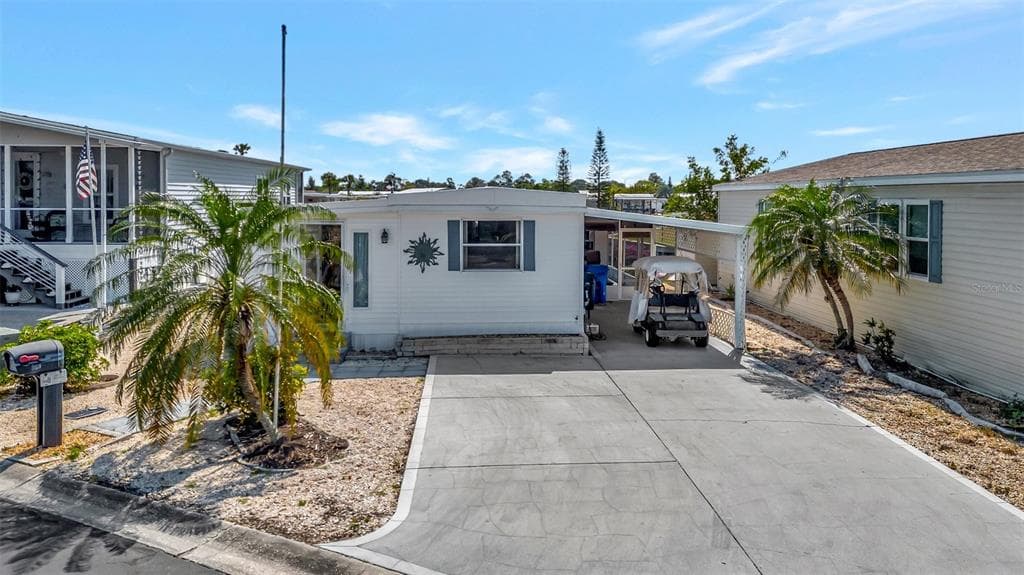 162 S SAINT THOMAS CIRCLE APOLLO BEACH, FL 33572