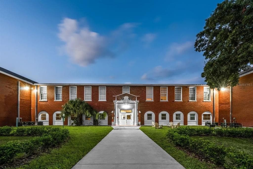 1090 10TH STREET N UNIT 05 ST PETERSBURG, FL 33705