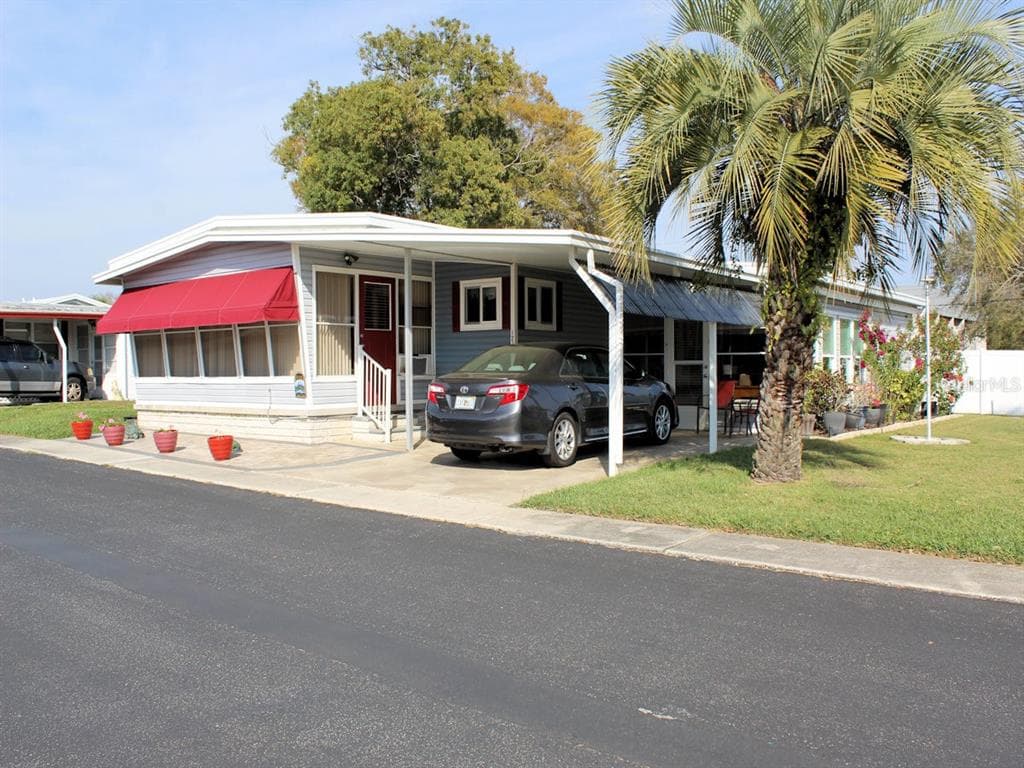 123 ROYAL PALM CIRCLE LARGO, FL 33778