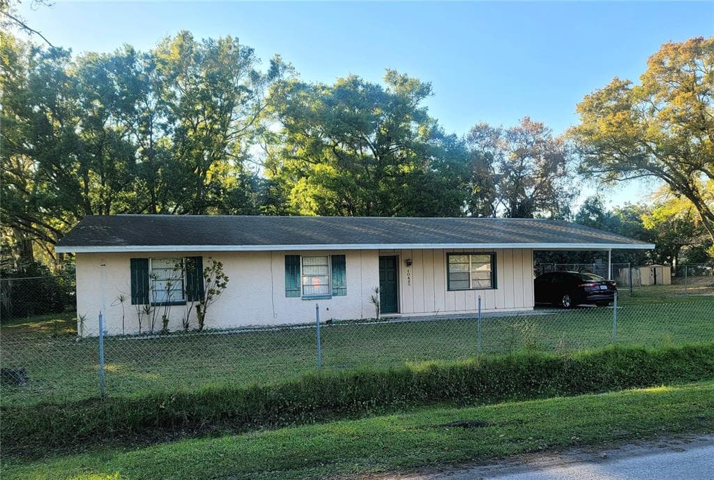 10425 RAY STREET GIBSONTON, FL 33534