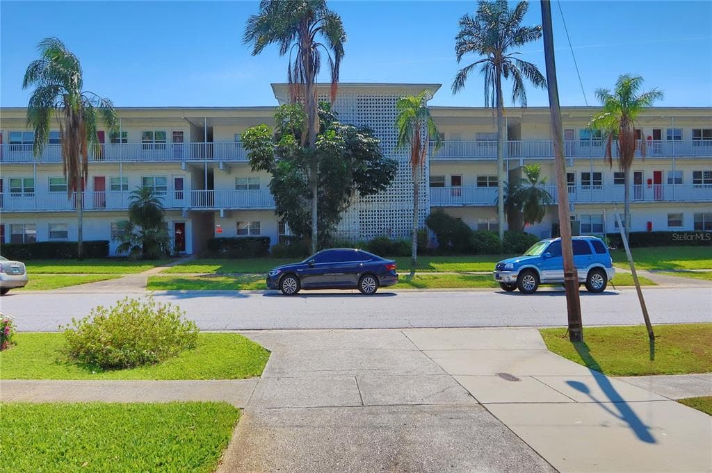 5150 10TH AVENUE N UNIT 111 ST PETERSBURG, FL 33710
