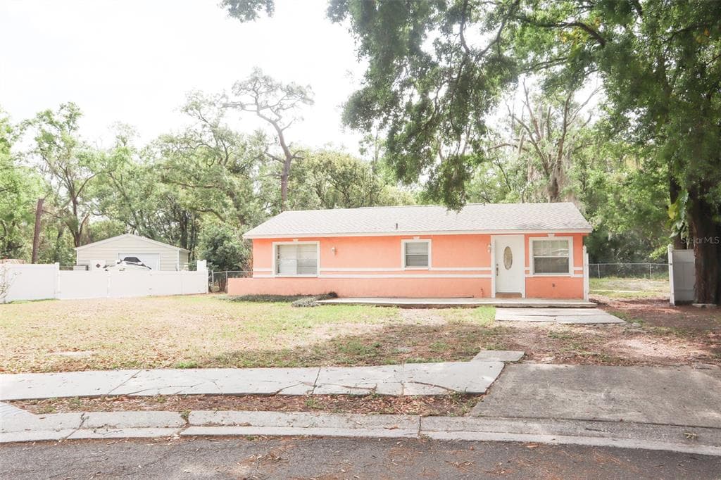 1504 W HOLLYWOOD STREET TAMPA, FL 33604