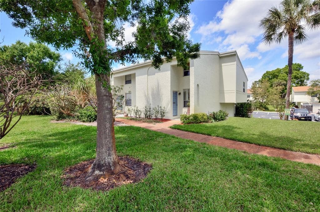 4217 LA PALMA COURT TAMPA, FL 33611