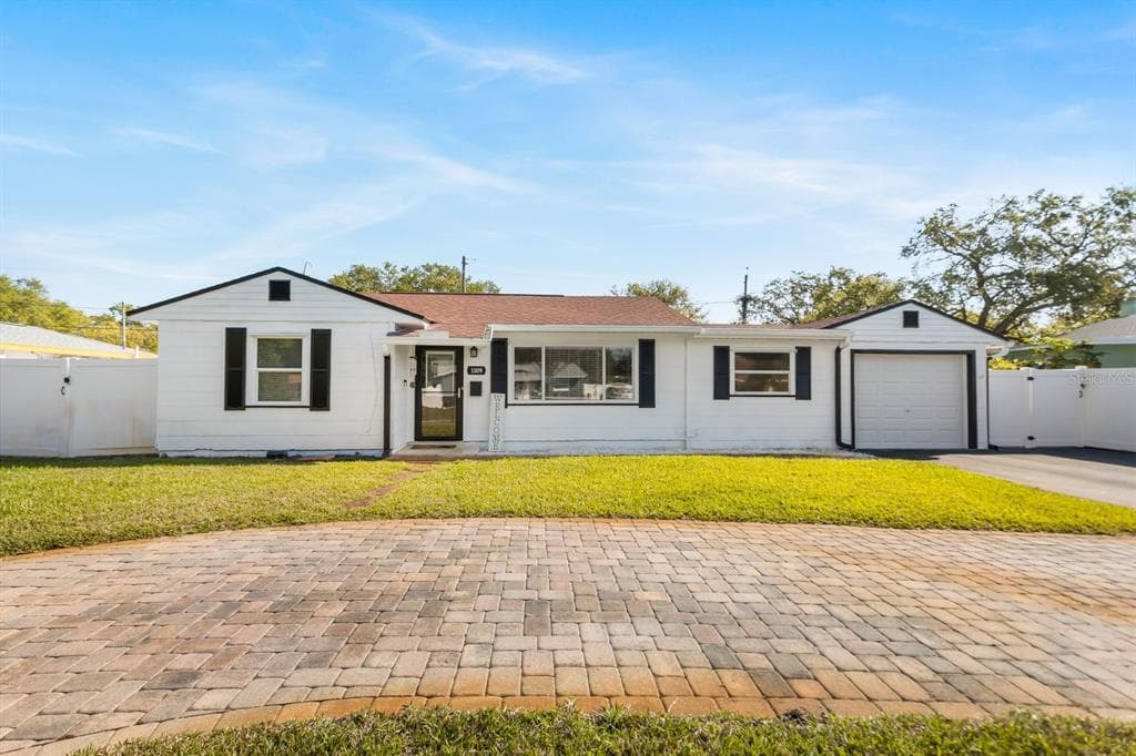 1009 ROBINSON DRIVE N