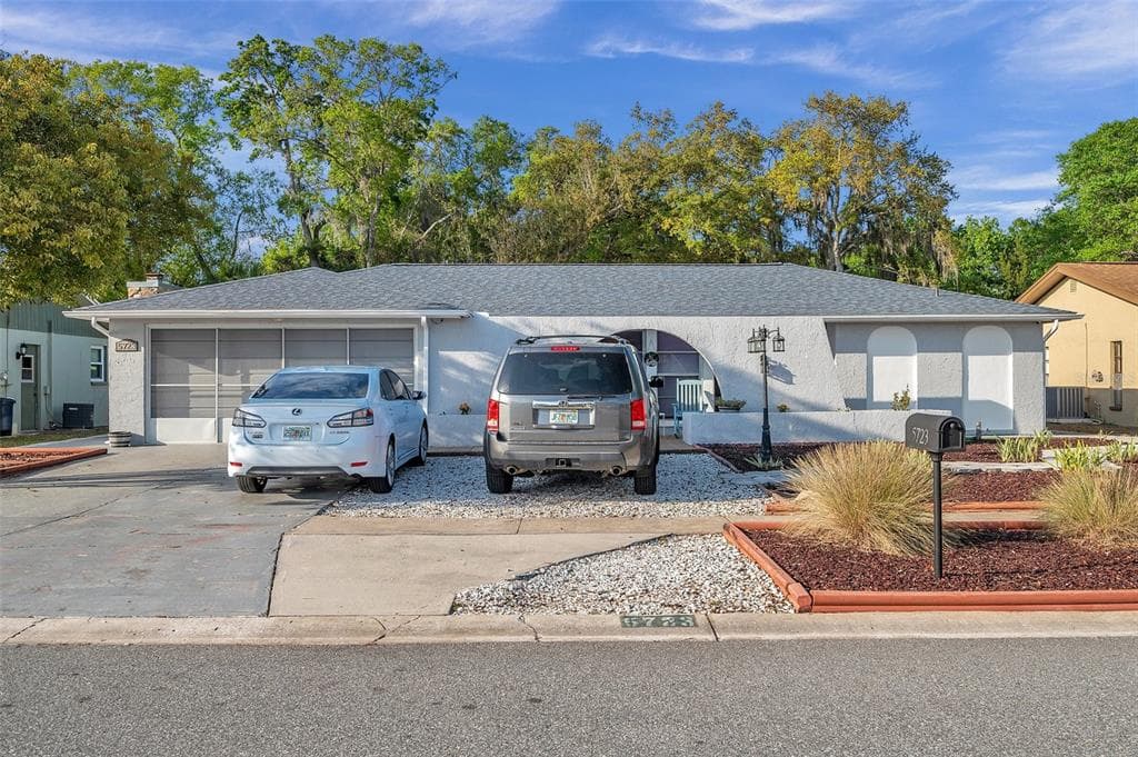 5723 IVY LANE HOLIDAY, FL 34690