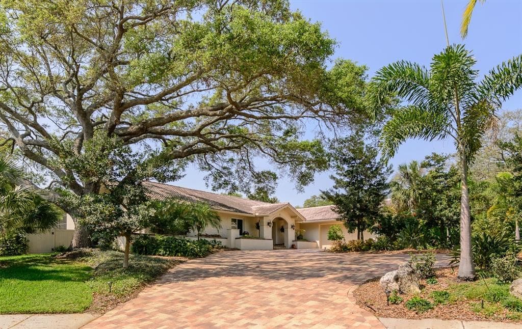2860 GLEN HOLLOW DRIVE
