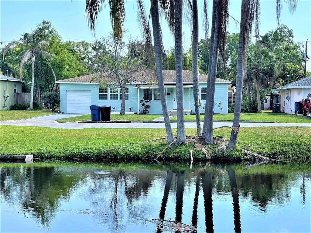 5036 OXFORD AVENUE N ST PETERSBURG, FL 33710
