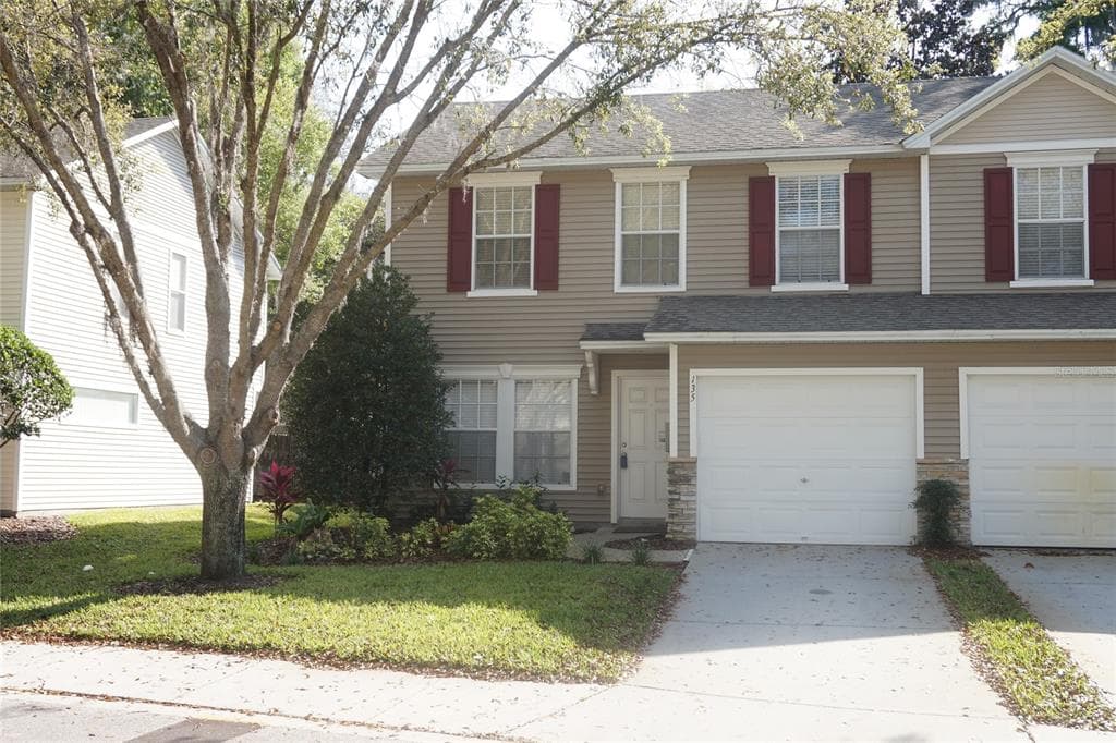 135 WOODKNOLL PLACE