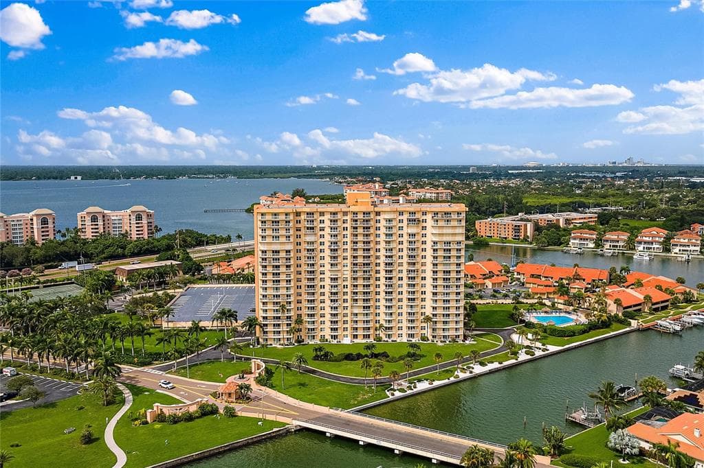4900 BRITTANY DRIVE S UNIT 504 ST PETERSBURG, FL 33715