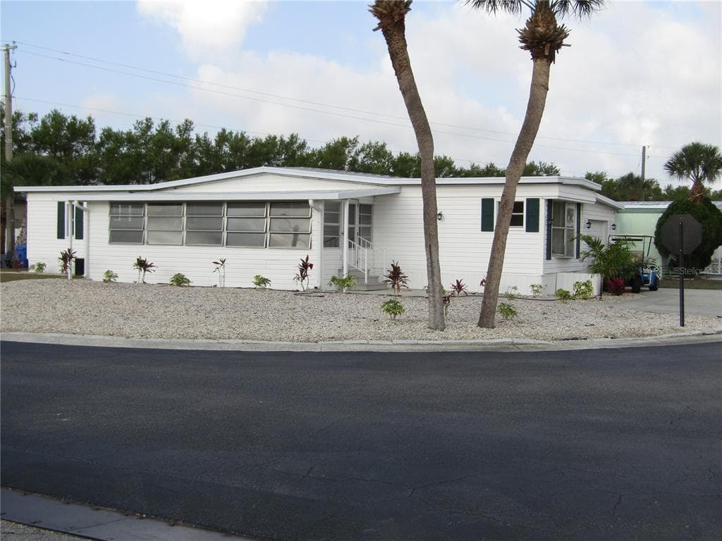 302 S PORT ROYAL LANE APOLLO BEACH, FL 33572
