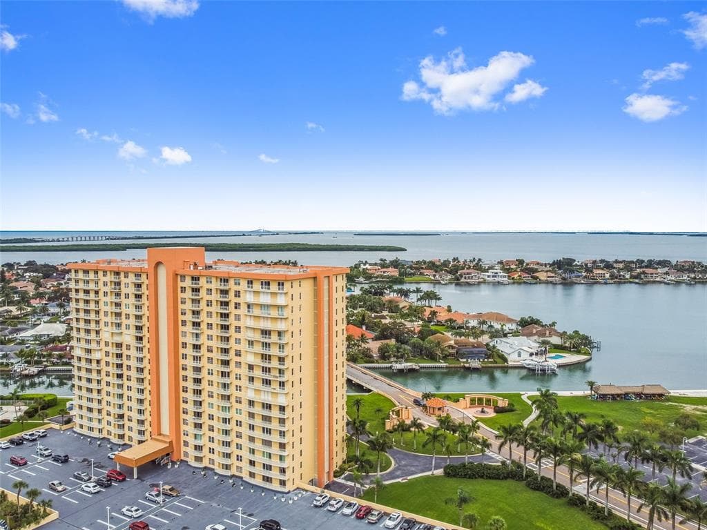 4900 BRITTANY DRIVE S UNIT 303 ST PETERSBURG, FL 33715