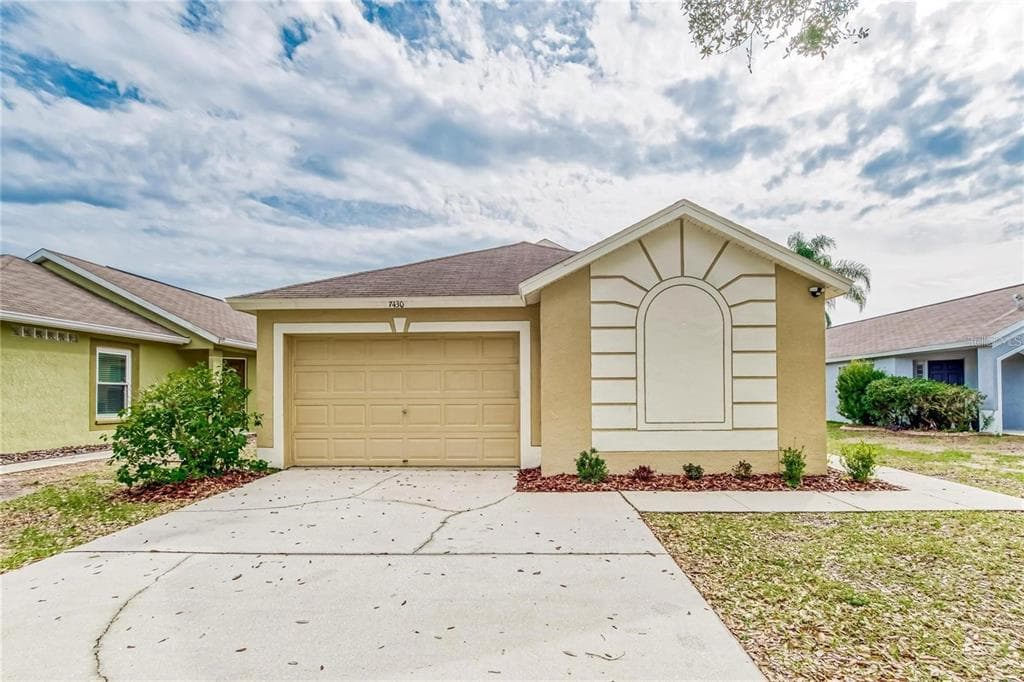 7430 OXFORD GARDEN CIRCLE APOLLO BEACH, FL 33572