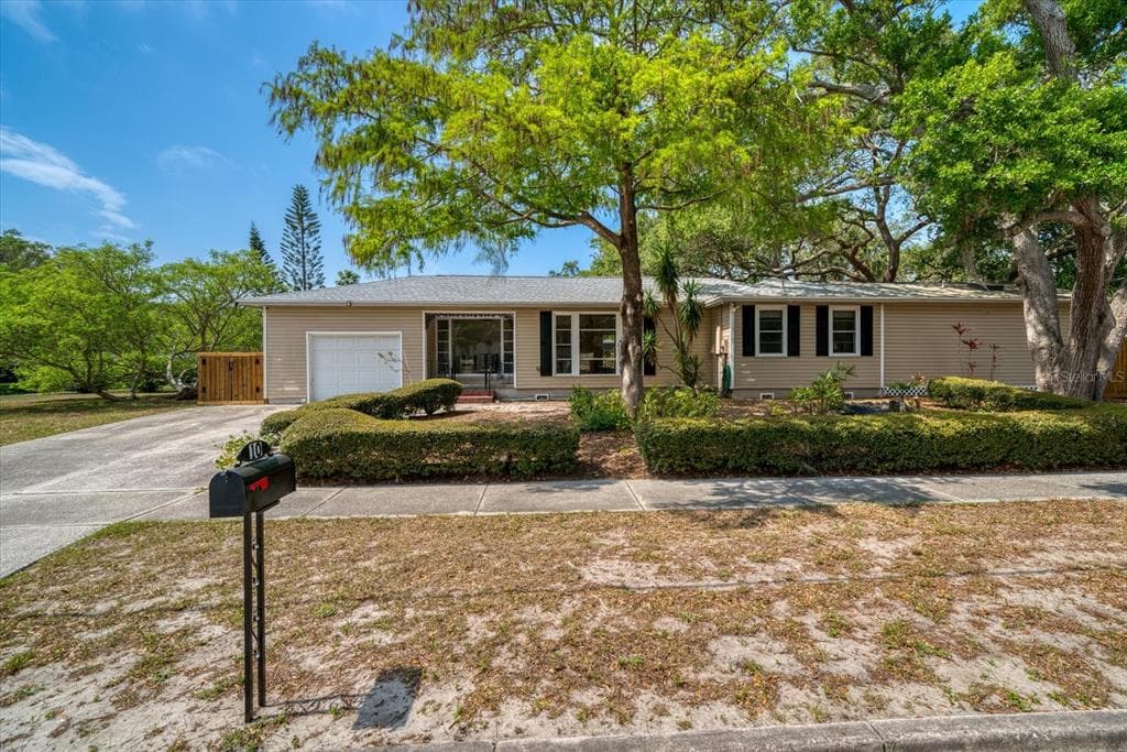 10 BROADWAY DUNEDIN, FL 34698