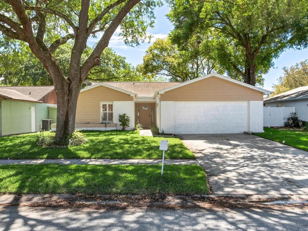 808 SETTLERS ROAD TAMPA, FL 33613