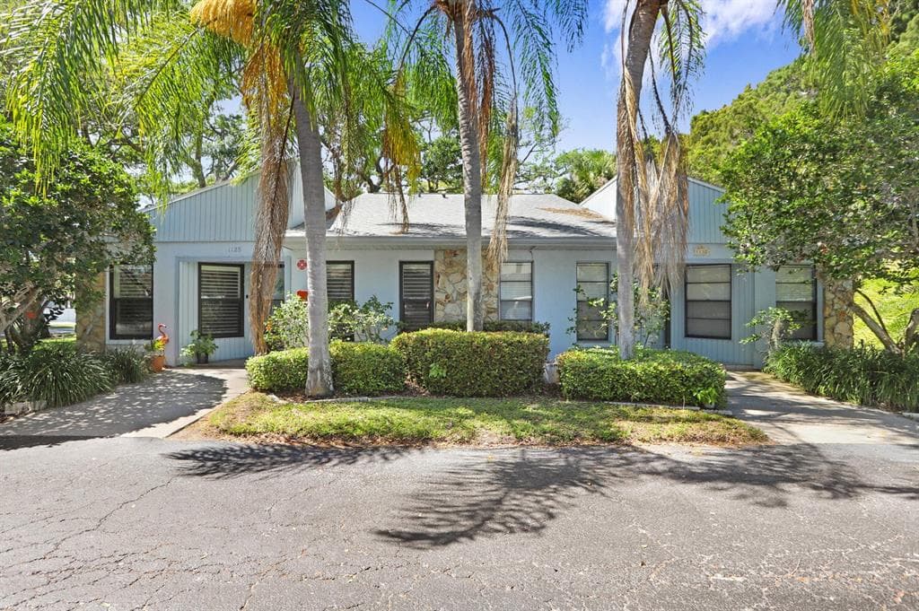 1128 FALCON DRIVE DUNEDIN, FL 34698