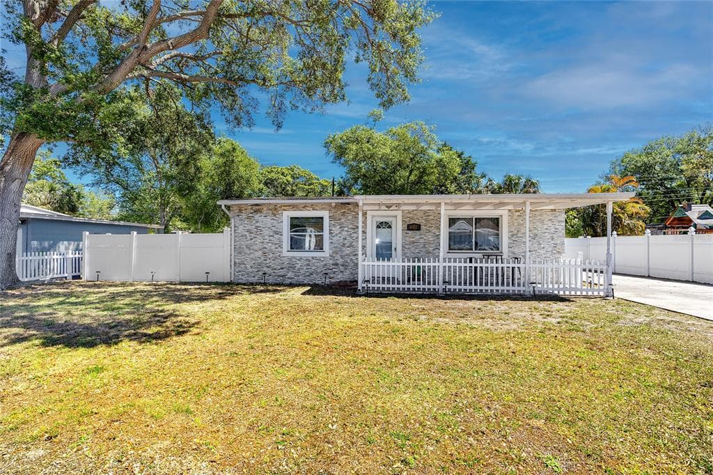 4417 CRESTWOOD DRIVE N ST PETERSBURG, FL 33714