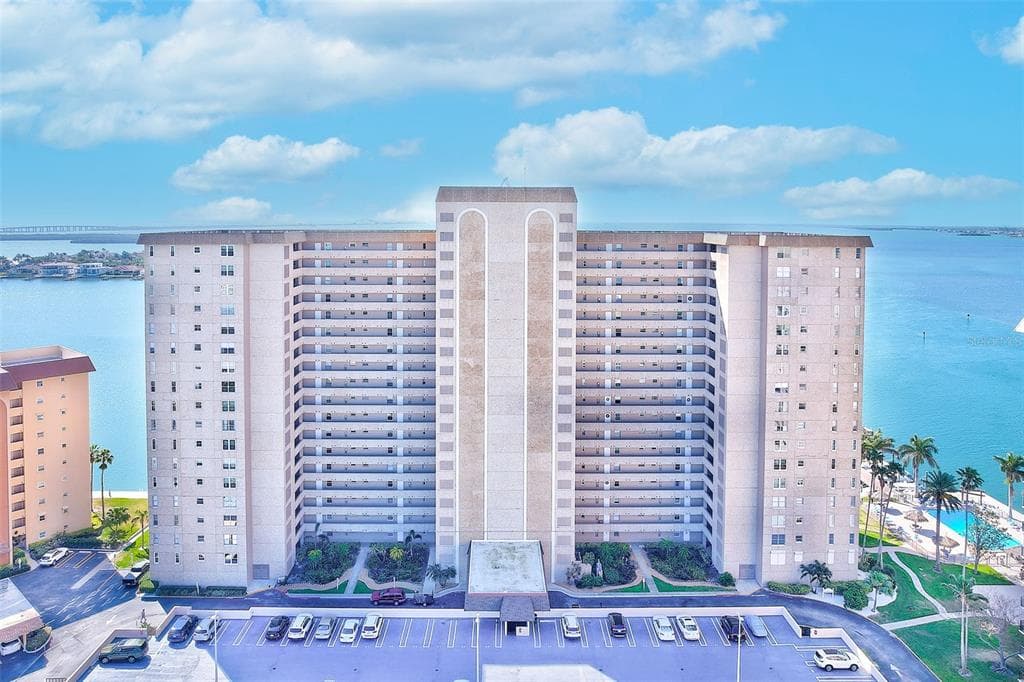 5200 BRITTANY DRIVE S UNIT 804 ST PETERSBURG, FL 33715
