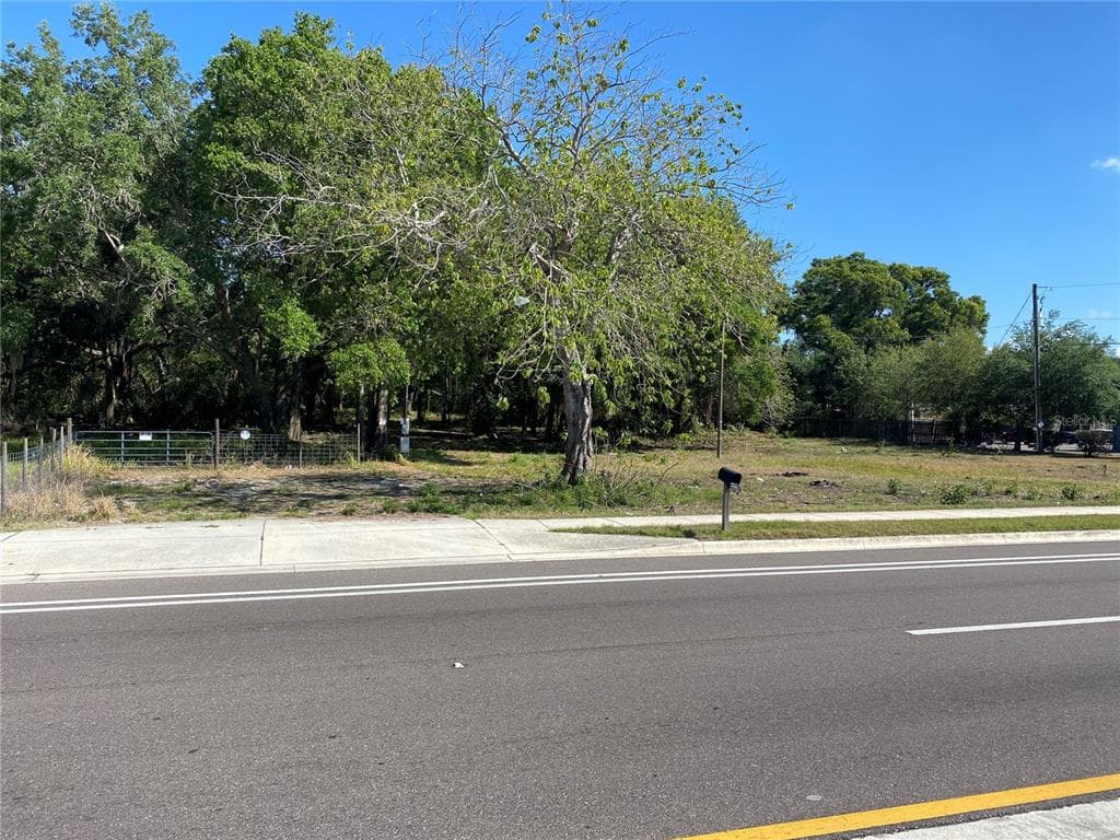 421 W DR MARTIN LUTHER KING JR BOULEVARD SEFFNER, FL 33584
