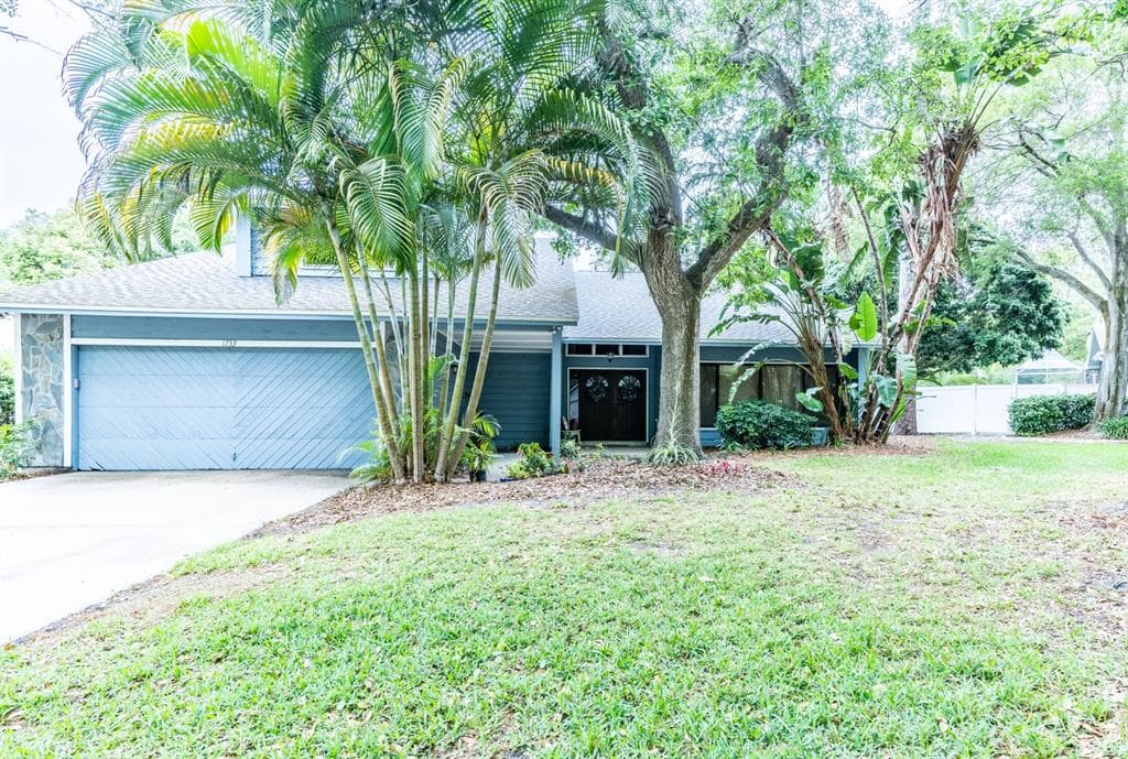 1733 PINE HILL COURT