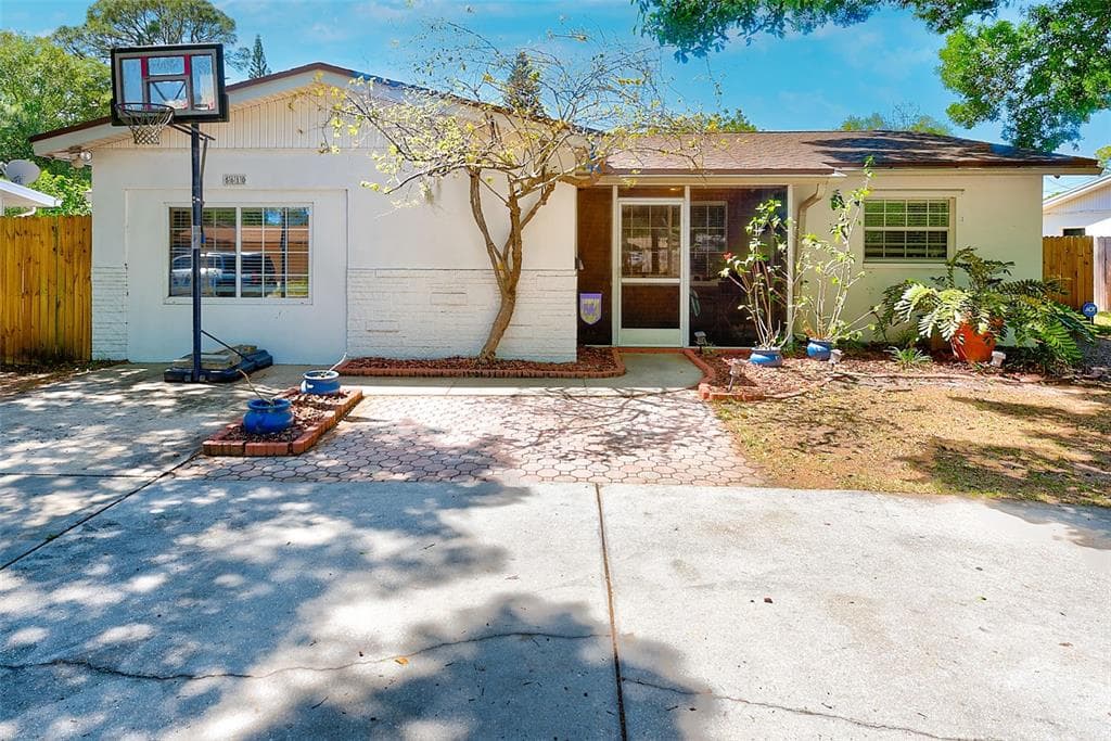 5610 ATLANTIC AVENUE N ST PETERSBURG, FL 33703