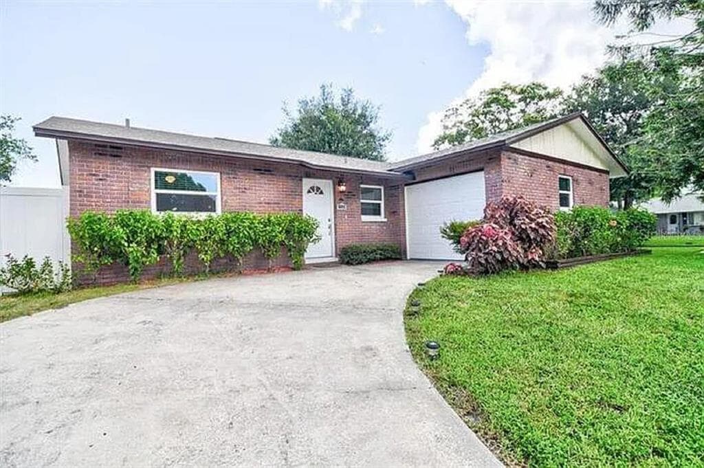 6092 BURCH STREET N ST PETERSBURG, FL 33709