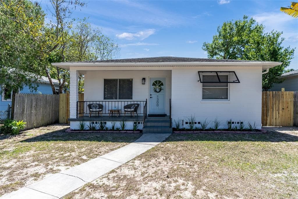 1300 36TH AVENUE N ST PETERSBURG, FL 33704