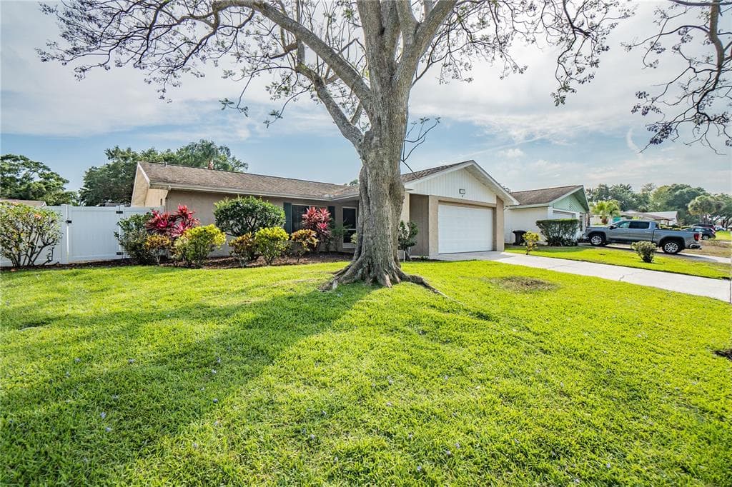 2765 BRATTLE LANE CLEARWATER, FL 33761