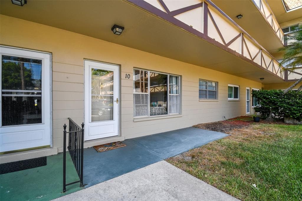 2464 AUSTRALIA WAY E UNIT 10 CLEARWATER, FL 33763