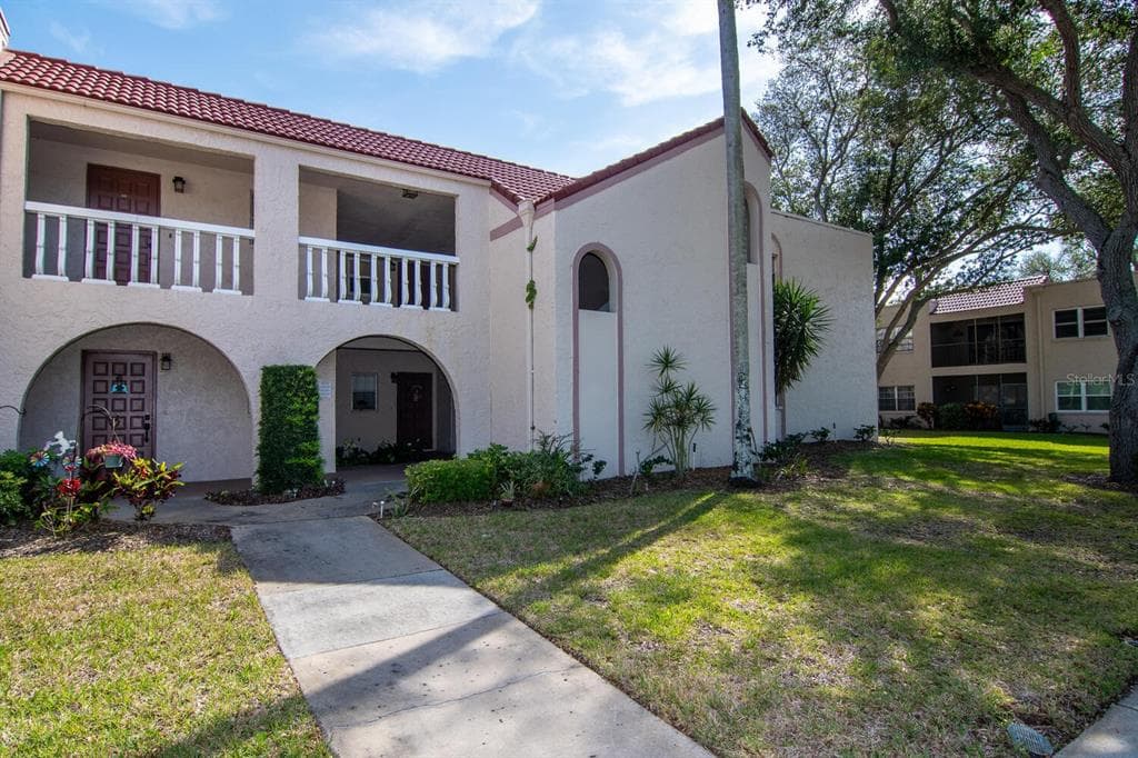 9700 STARKEY ROAD UNIT 218 SEMINOLE, FL 33777