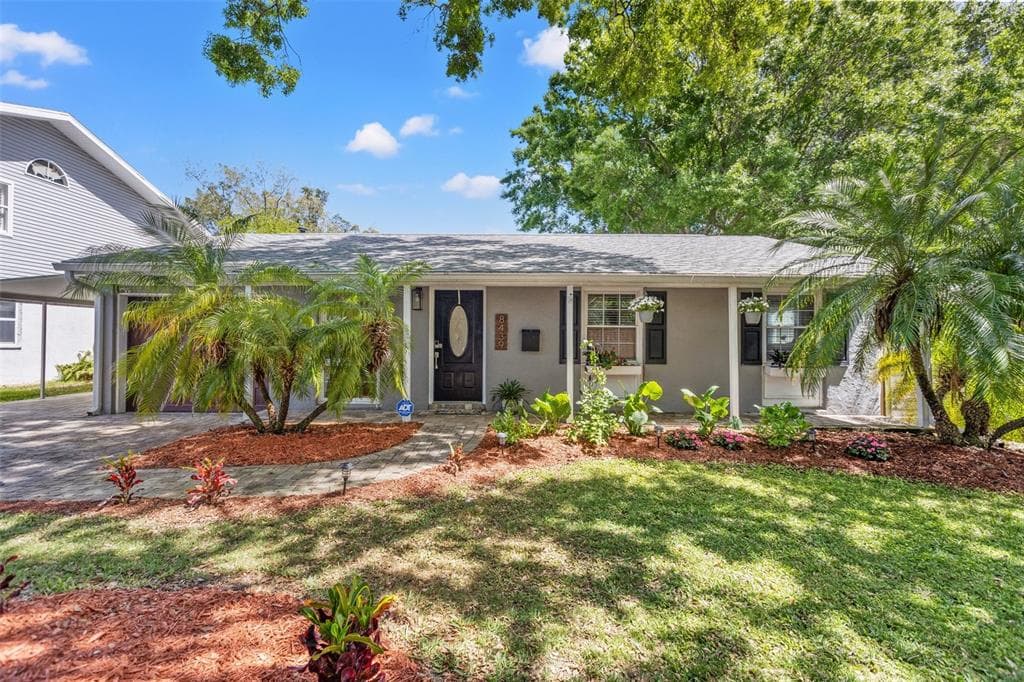 8439 RIVERSIDE DRIVE NE ST PETERSBURG, FL 33702