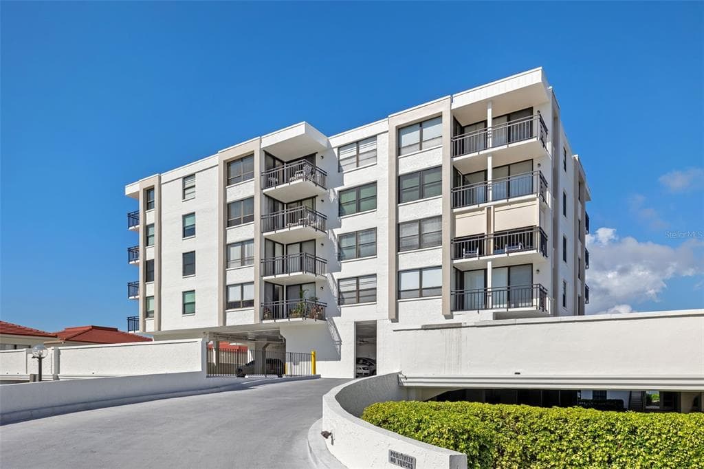 6211 SUN BOULEVARD UNIT 106 ST PETERSBURG, FL 33715
