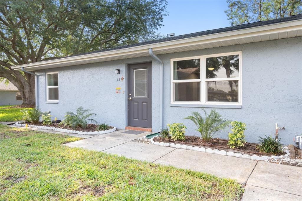 1904 CANTERBURY LANE UNIT 13 SUN CITY CENTER, FL 33573