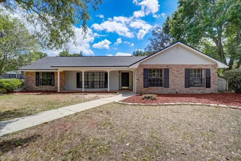 1690 SUNSET CIRCLE MOUNT DORA, FL 32757