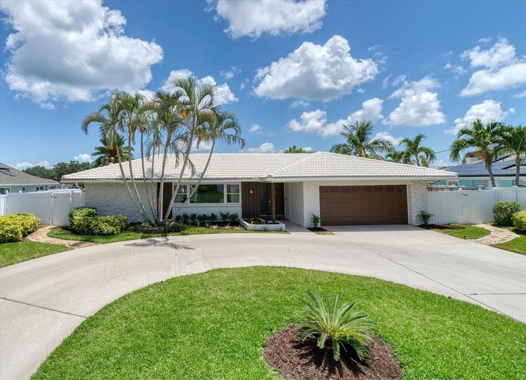1046 44TH AVENUE NE ST PETERSBURG, FL 33703