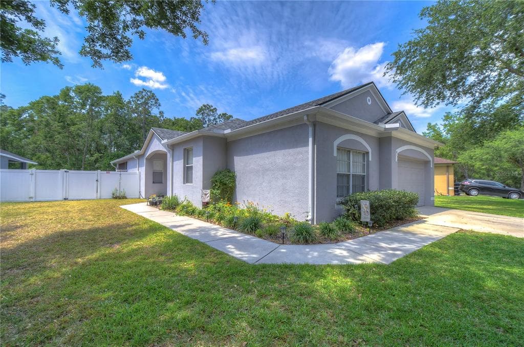 6136 KITERIDGE DRIVE LITHIA, FL 33547