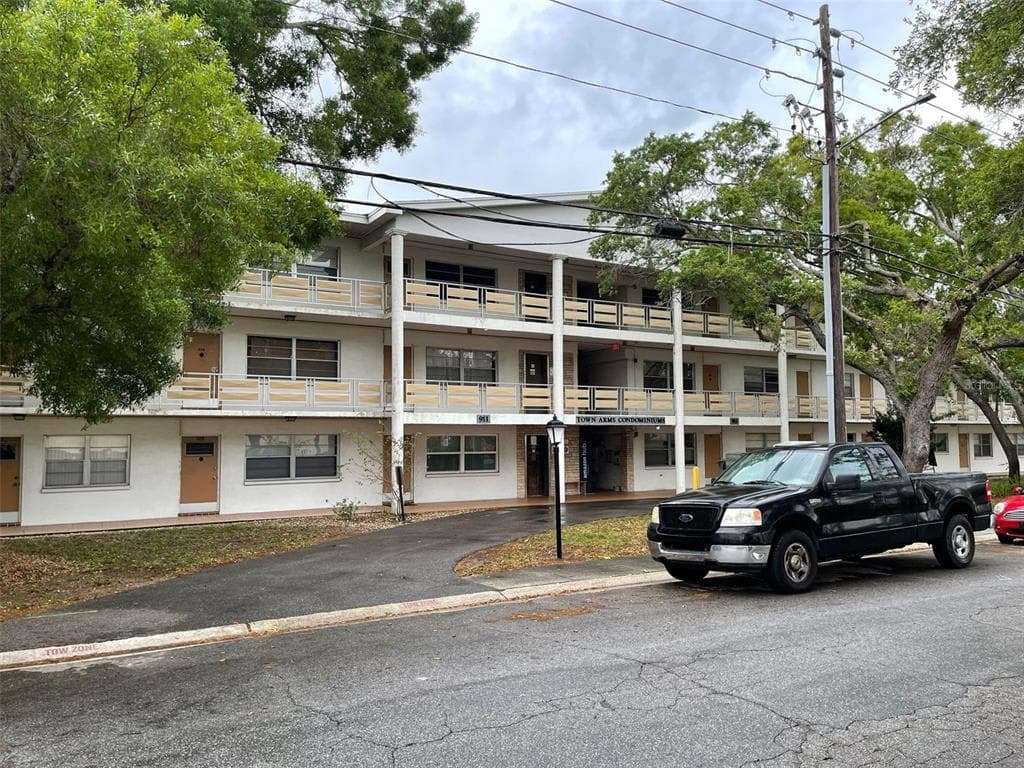 911 WASHINGTON AVENUE UNIT 309 LARGO, FL 33770