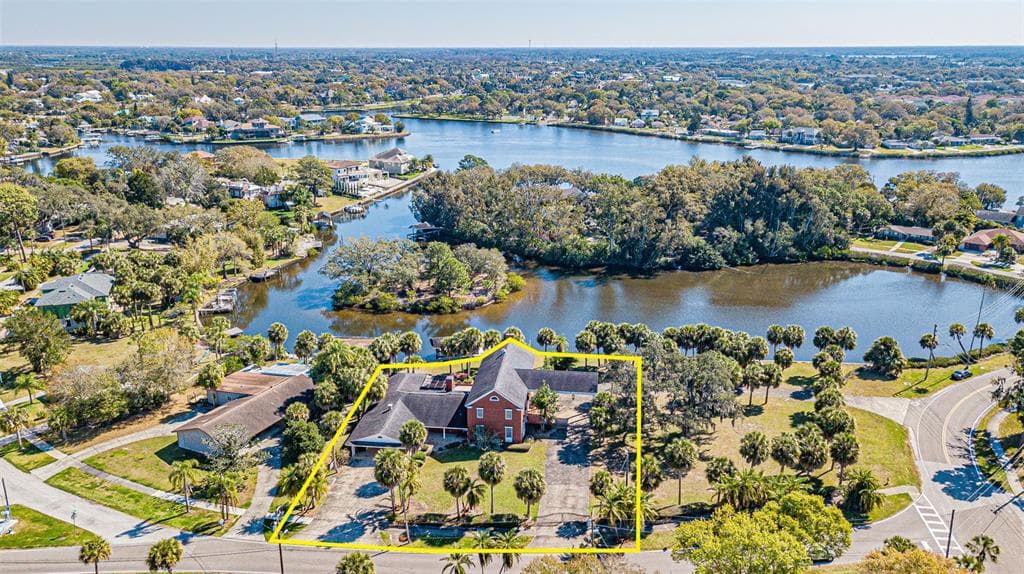 28 N PARK AVENUE TARPON SPRINGS, FL 34689