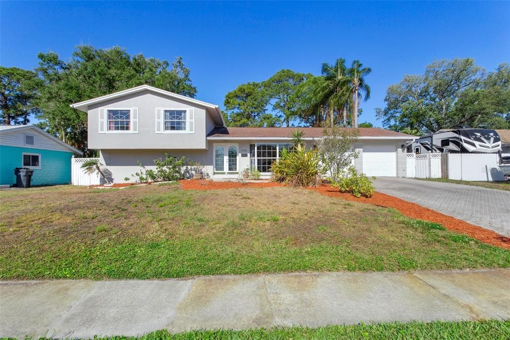 7104 GATEWAY COURT TAMPA, FL 33615