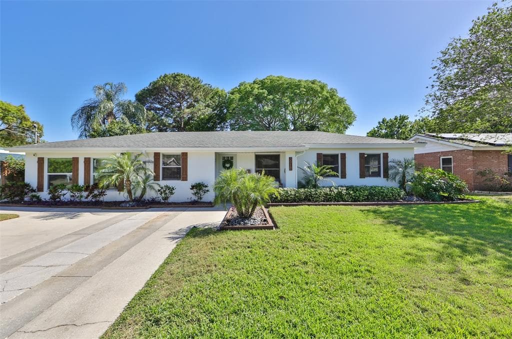 3910 W WALLACE AVENUE TAMPA, FL 33611