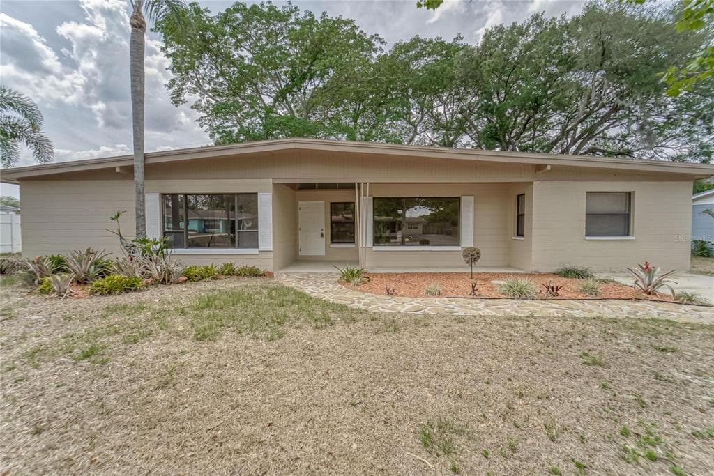 8016 CARDINAL DRIVE TAMPA, FL 33617