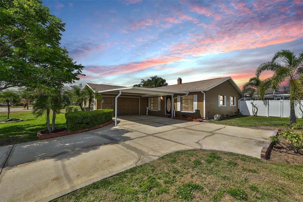 489 FLAMINGO DRIVE APOLLO BEACH, FL 33572