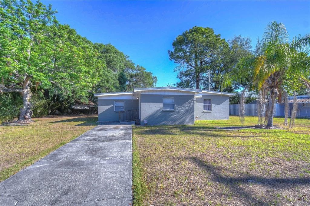 7702 CORAL VINE LANE TAMPA, FL 33619