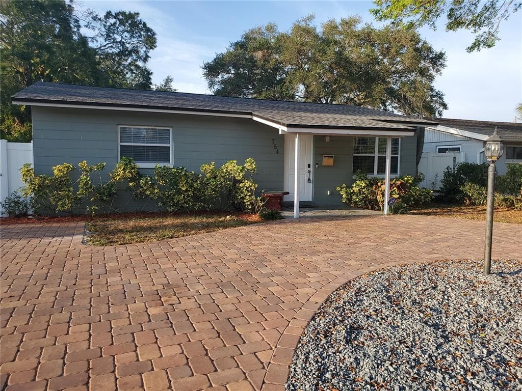 754 74TH AVENUE N ST PETERSBURG, FL 33702