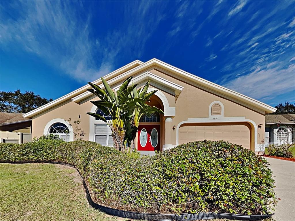 1614 SAND HOLLOW LANE VALRICO, FL 33594
